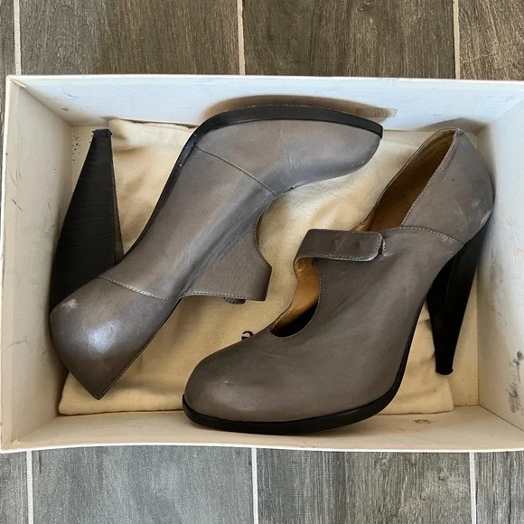 Chloe Leather Booties - Picture 2 of 9